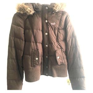 Puffer jack with removable faux fur hood